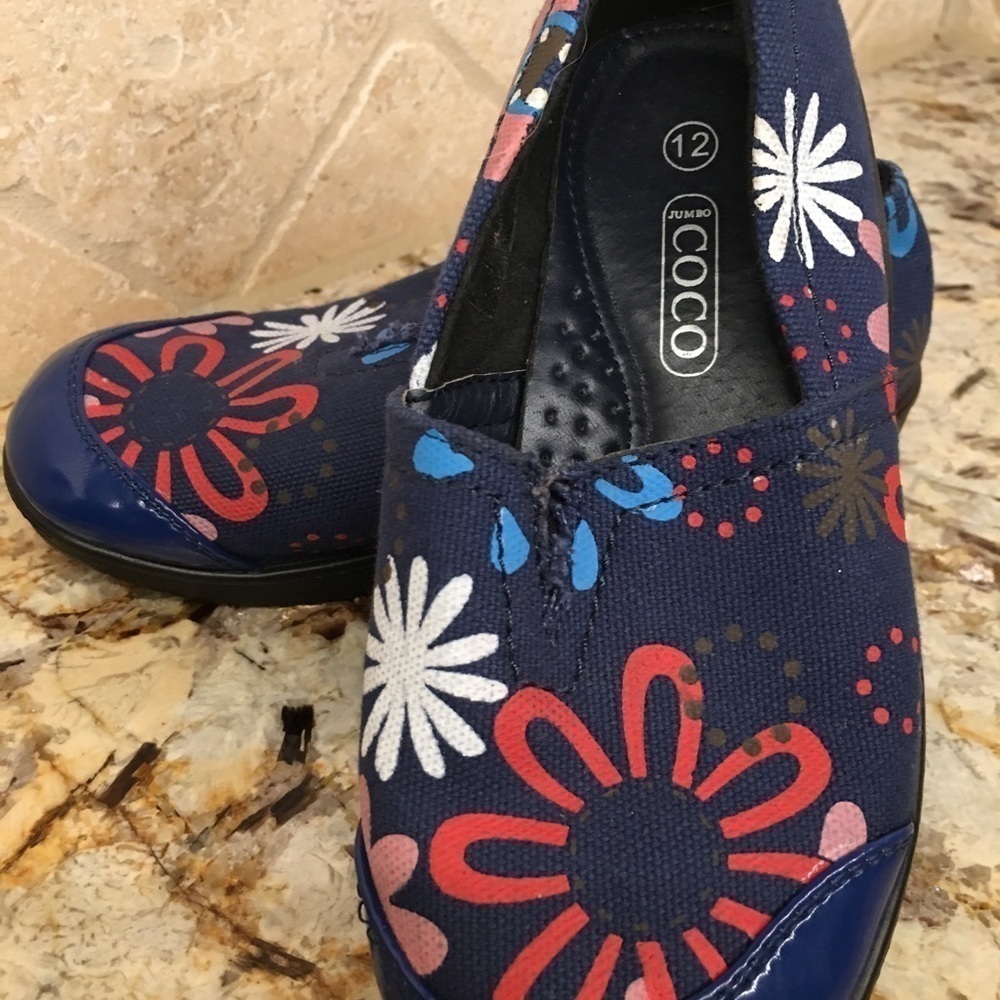 Boutique Coco jumbo clog shoes fun floral navy pink red New never worn ❤️